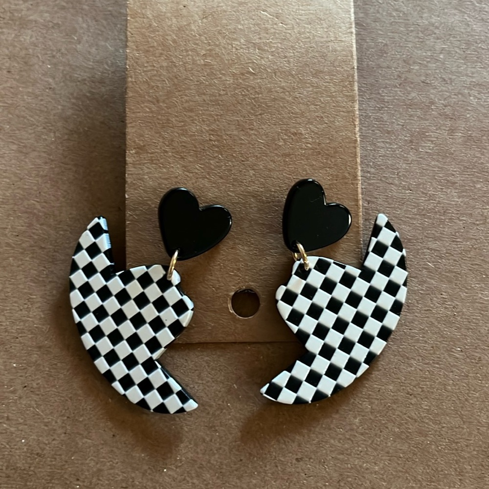 Black and white cowboy hat earrings ❤️ 🤠